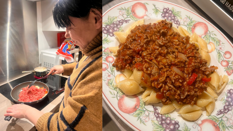 Leeds Morley Client working with a support worker to make a tasty Bolognese pasta